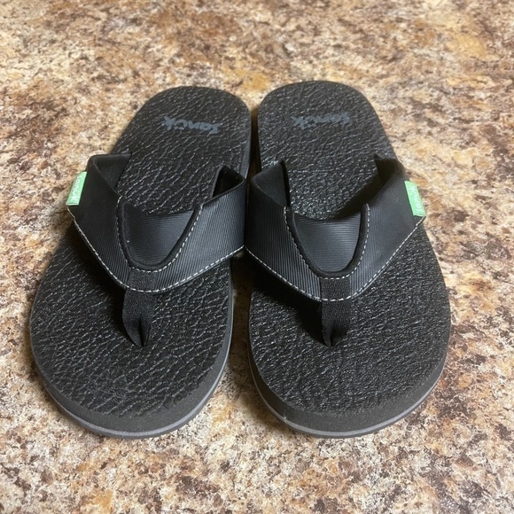 Sanuk Black Beer Cozy Flip Flops Kids Size 13 or 1 - Picture 3 of 7